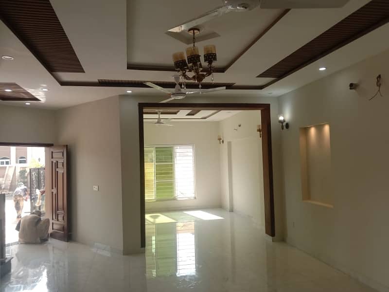 10 Marla Brand New Luxury House Available For Rent 0