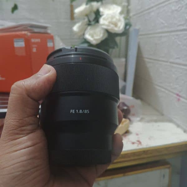 Sony 85mm 1.8 with box In Brand-new condition 3