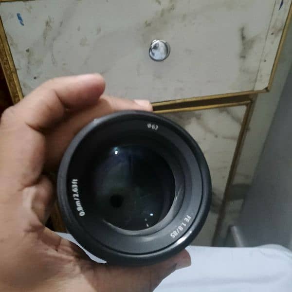 Sony 85mm 1.8 with box In Brand-new condition 4