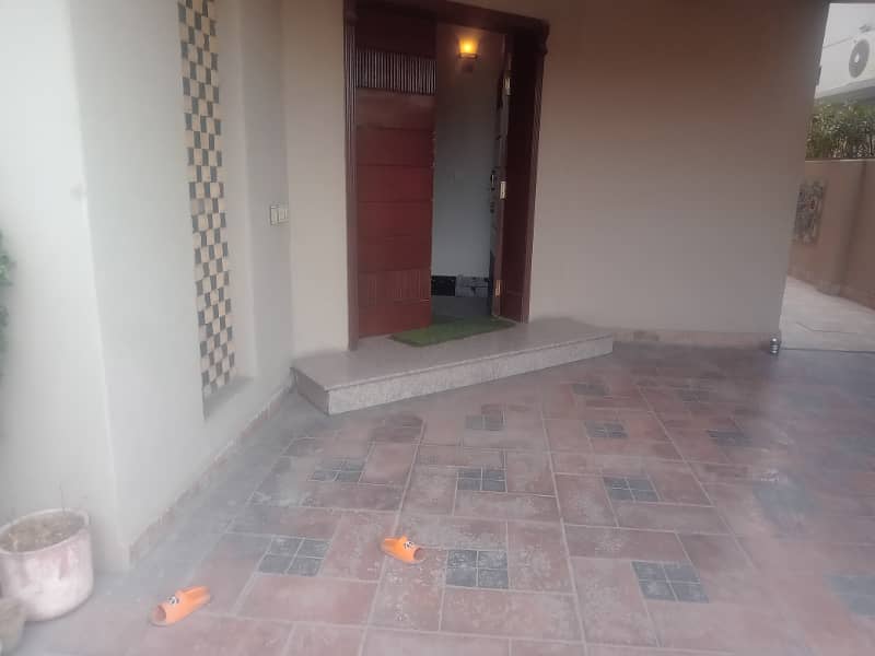 1 kanal outstanding independent full house 6 bedroom in DHA phase 3 block z for rent 1