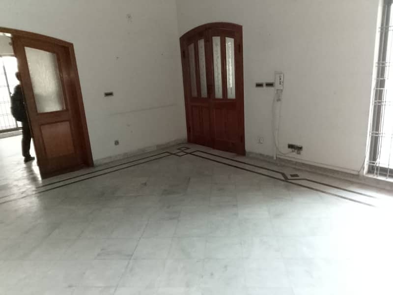 1 kanal outstanding independent full house 6 bedroom in DHA phase 3 block z for rent 2