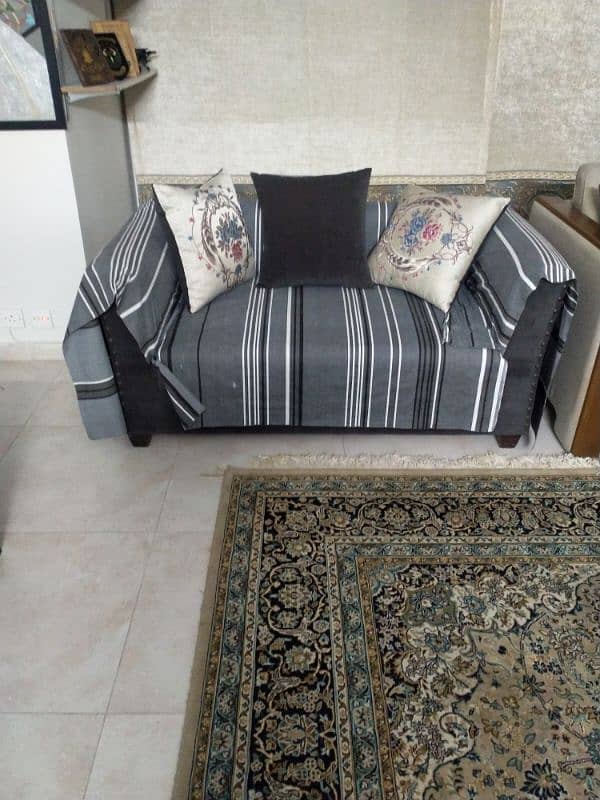 2seater sofa. 4