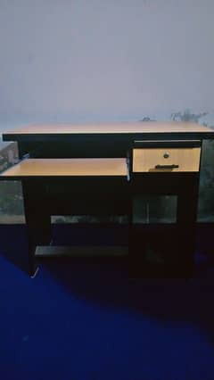 Computer table available in Good condition