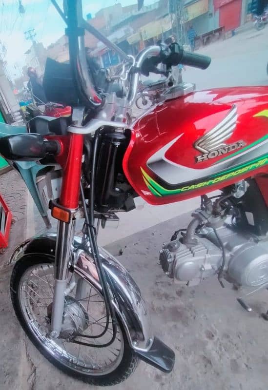 Honda CD70 Bike 4