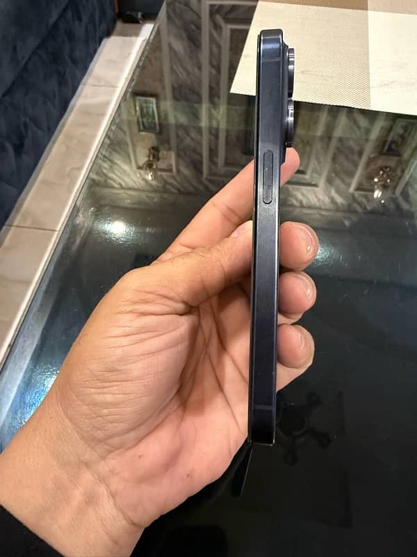 iPhone 15 Pro Titanium Blue 4