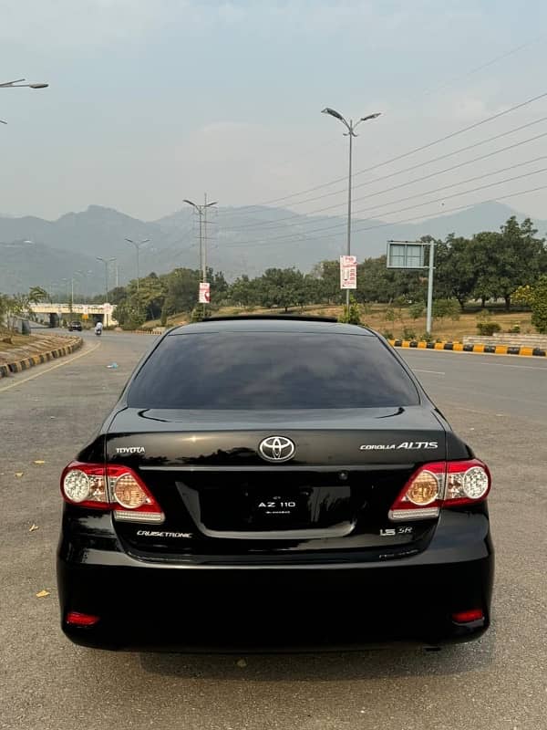 Toyota Corolla Altis 2013 1