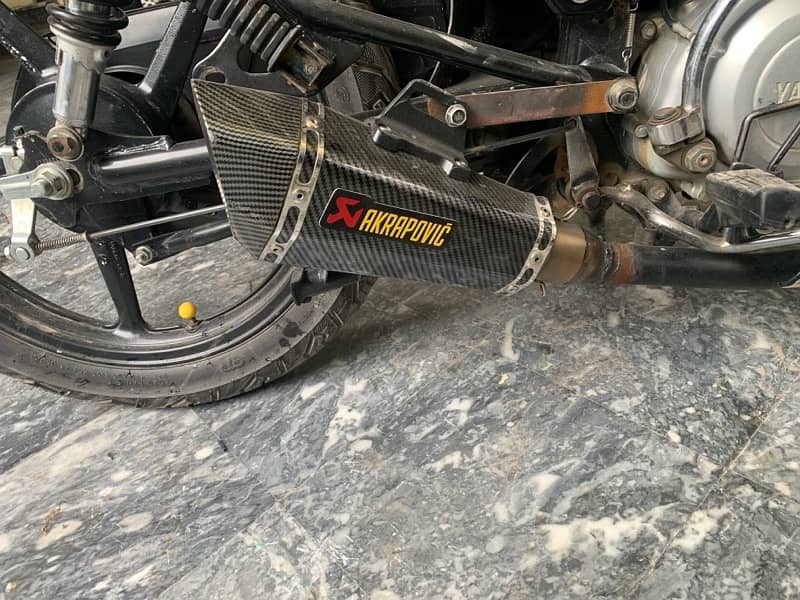 akrapovic shark 1 month used 0