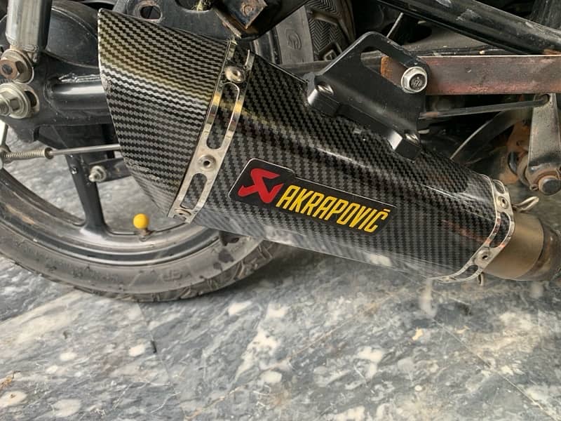 akrapovic shark 1 month used 1