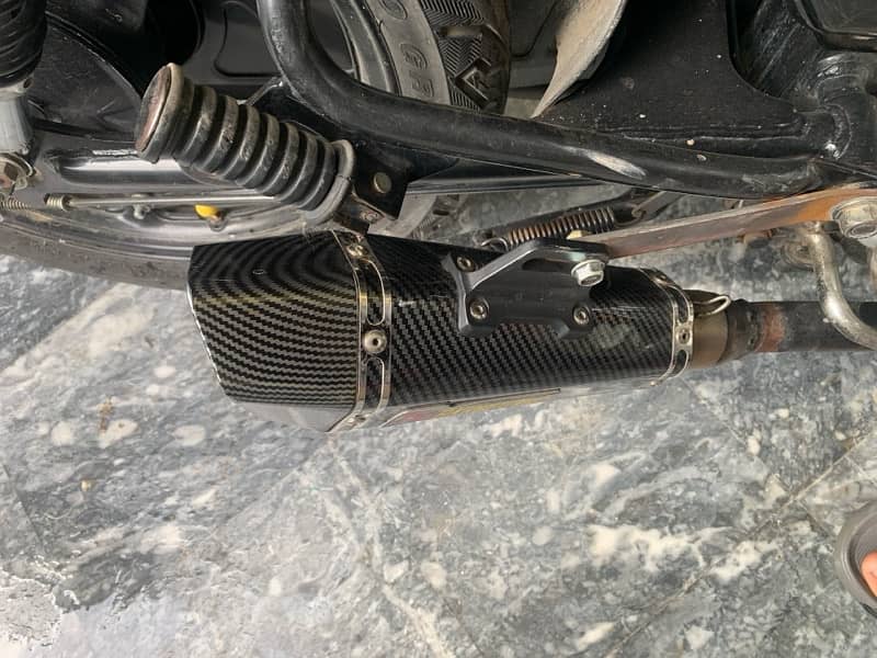 akrapovic shark 1 month used 2