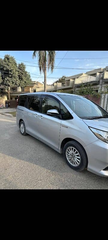 Toyota Noah 2015 total geniune 1