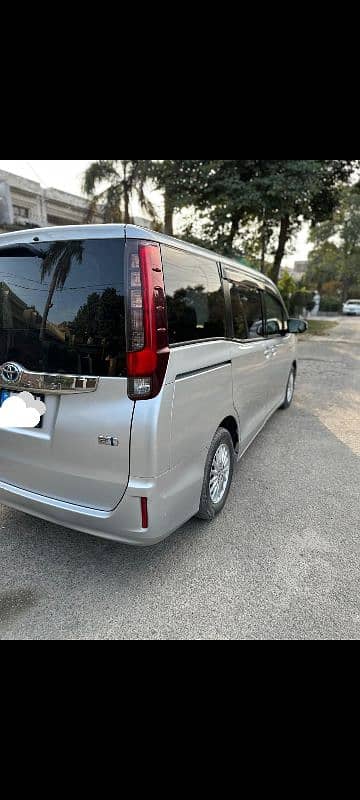 Toyota Noah 2015 total geniune 5