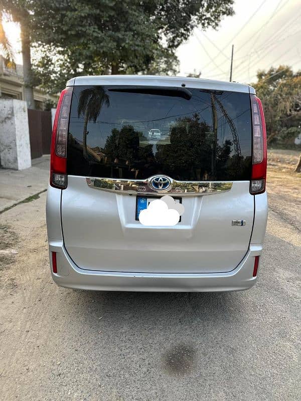 Toyota Noah 2015 total geniune 12