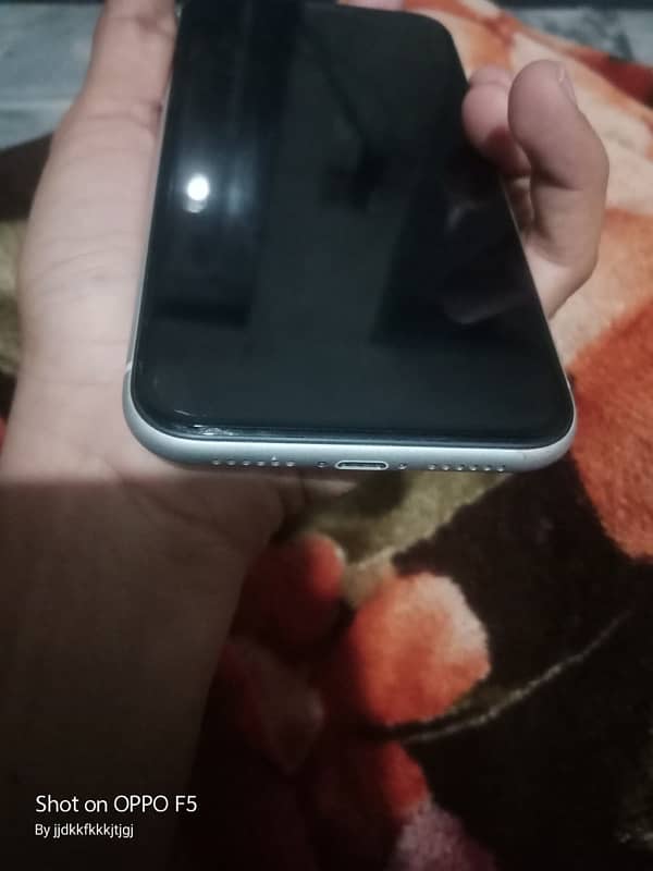 iPhone XR NON PTA 4