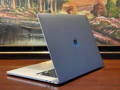 MacBook Pro 2018 | i7 | 16 | 256 (03015159424)