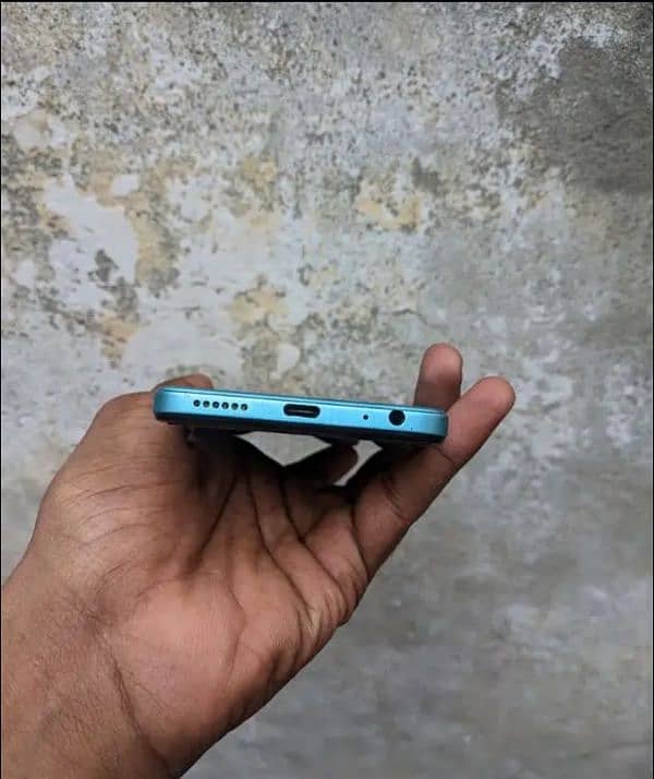 tecno spark go 2023 4+3gb 64gb with box charger 10 by 10 7