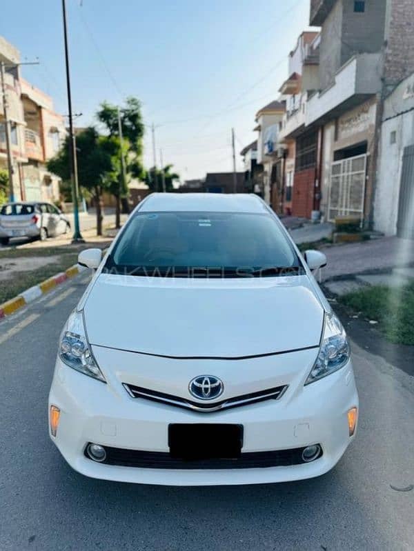 Toyota Prius Alpha 2013 2