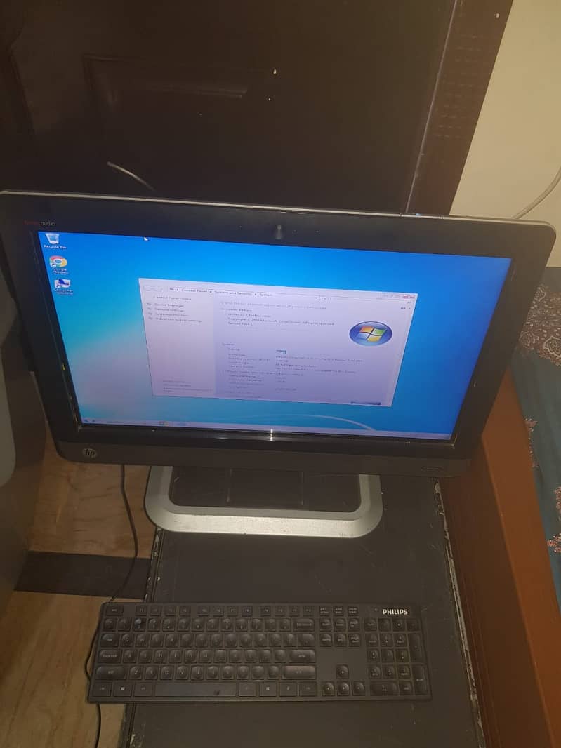 HP TouchSmart Elite 7320 All-in-One PC 3