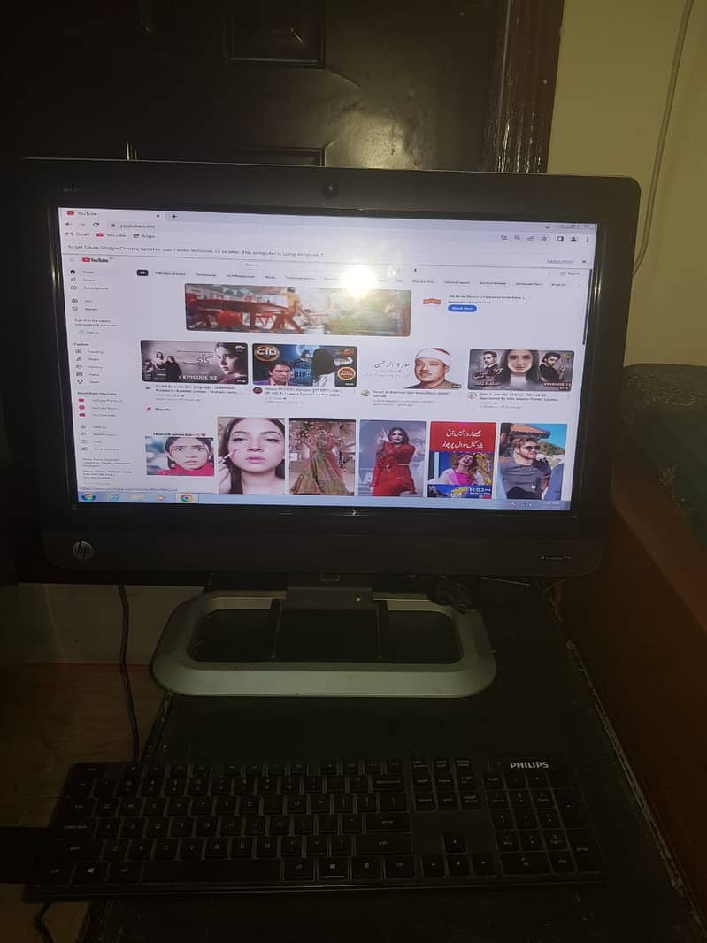 HP TouchSmart Elite 7320 All-in-One PC 4