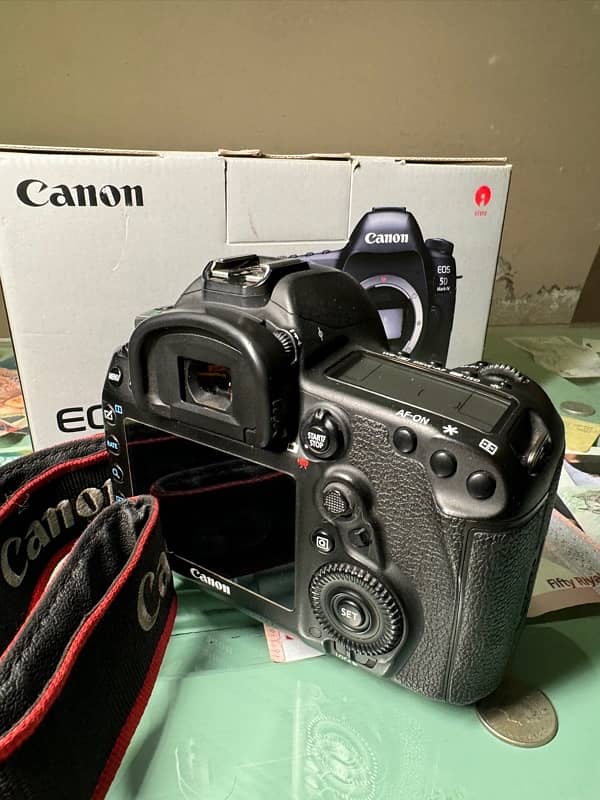 Canon 5D Mark4 full frame body only 1