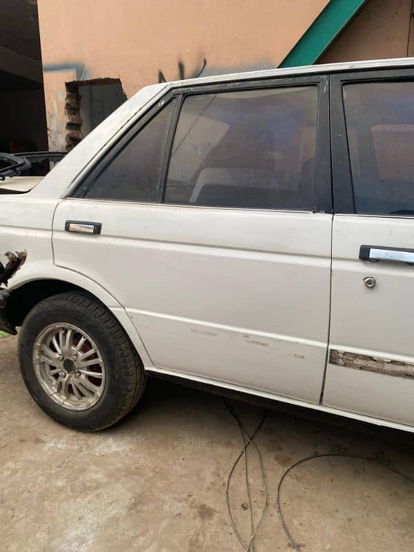 b12 Nissan sunny 86model doors 1