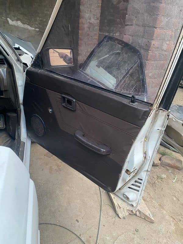 b12 Nissan sunny 86model doors 2