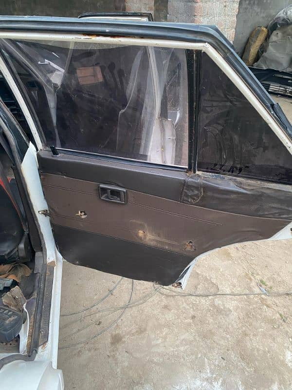 b12 Nissan sunny 86model doors 7