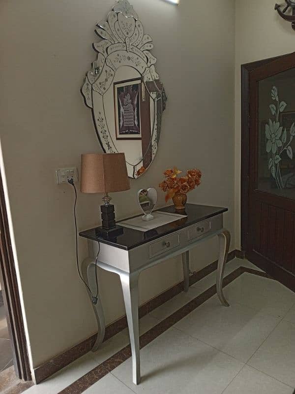 console table with stylish mirror 1