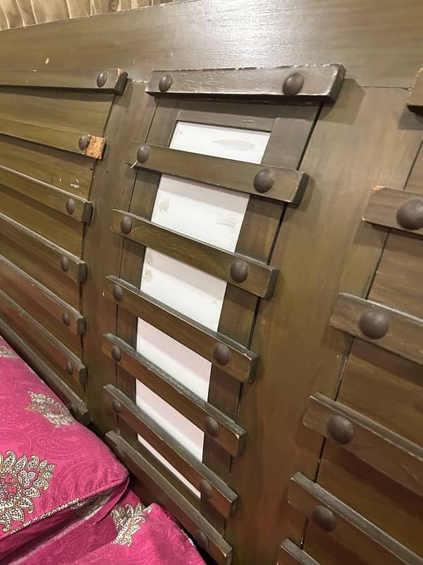 Wooden Bed in 8/10 condition. . with two Side tables. 3