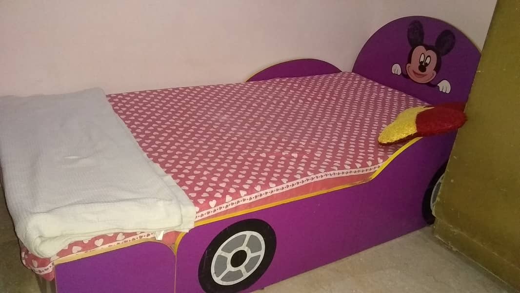 Urgent sale !Single bed 0