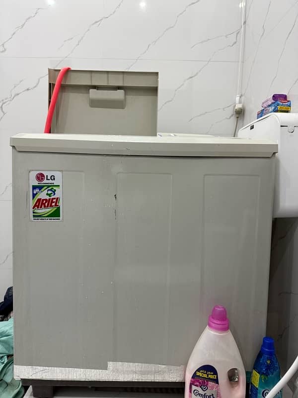 LG Semi Automatic Washing Machine 0