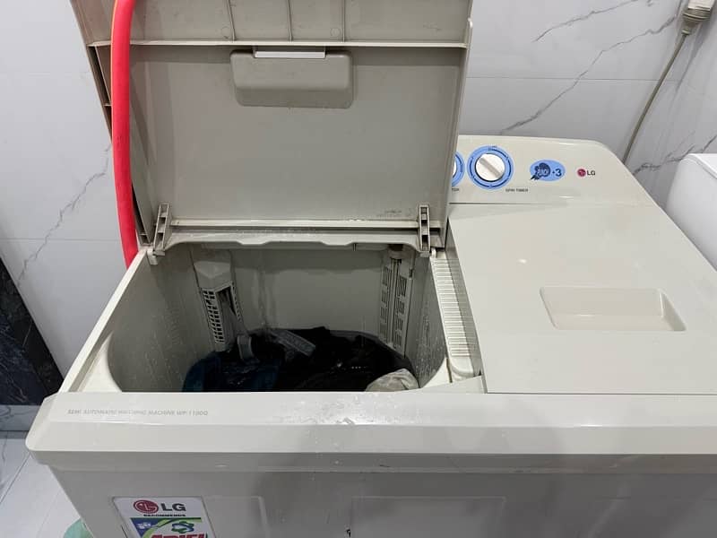 LG Semi Automatic Washing Machine 1