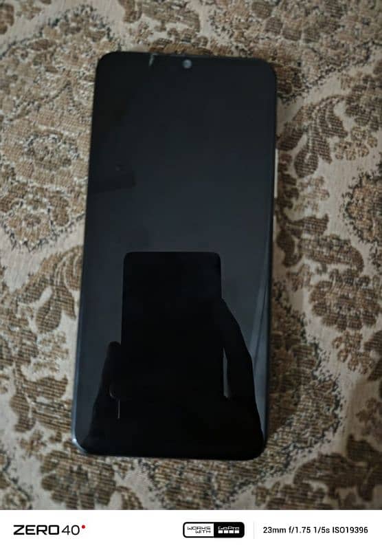 vivo y19, 8/256 urgent sale Minor crack in display 3