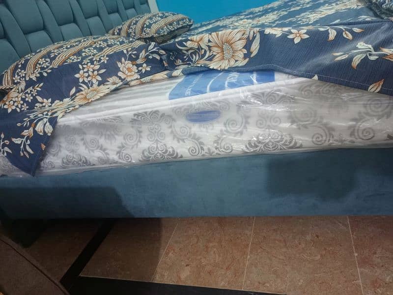 Double bed with mattress only 3 day used 4