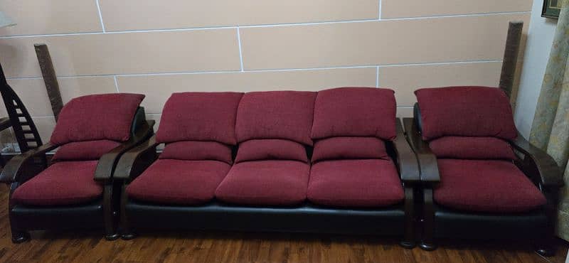 5-Seater Seesham Wood Sofa – Excellent Condition! 3