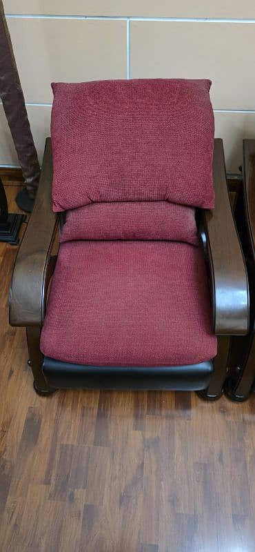 5-Seater Seesham Wood Sofa – Excellent Condition! 5