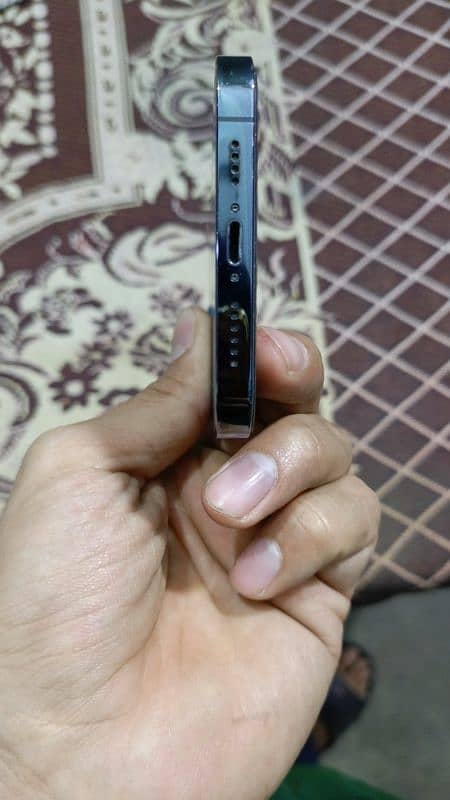 I am sealing my phone Iphone 12pro max 5