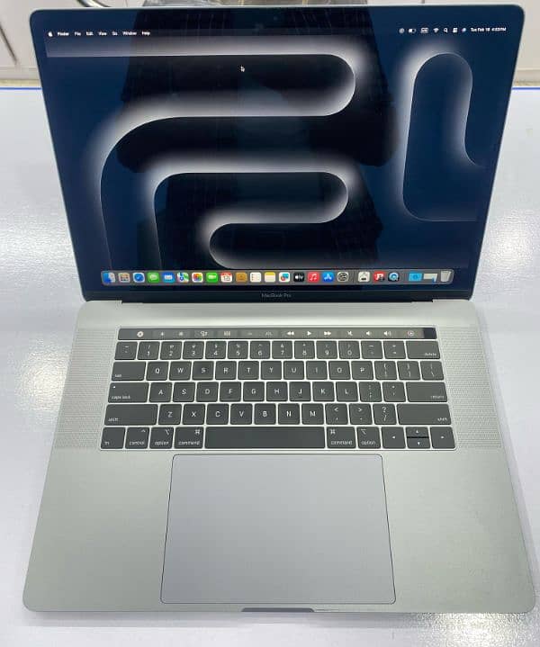 MACBOOK PRO (2018) 1