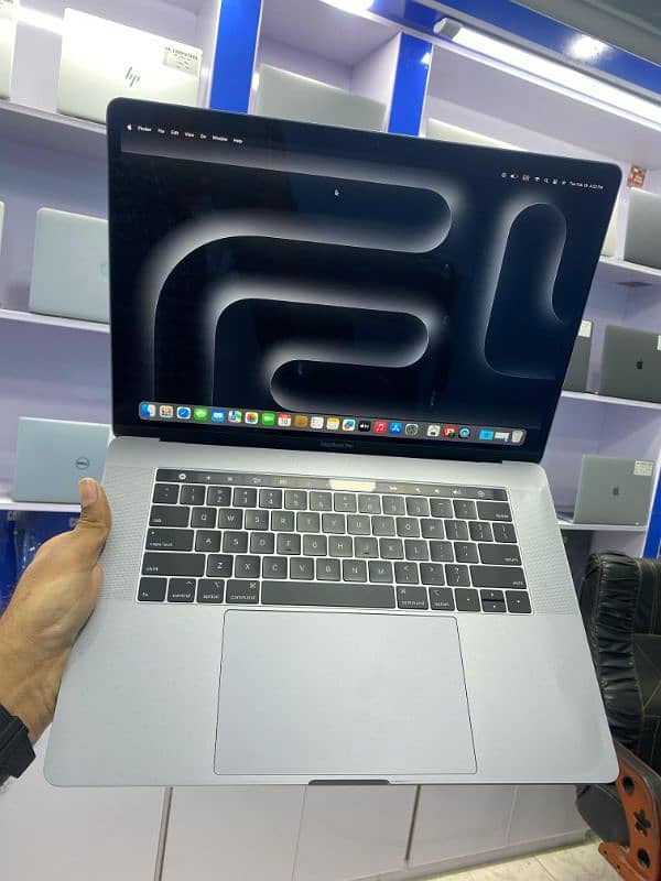 MACBOOK PRO (2018) 17