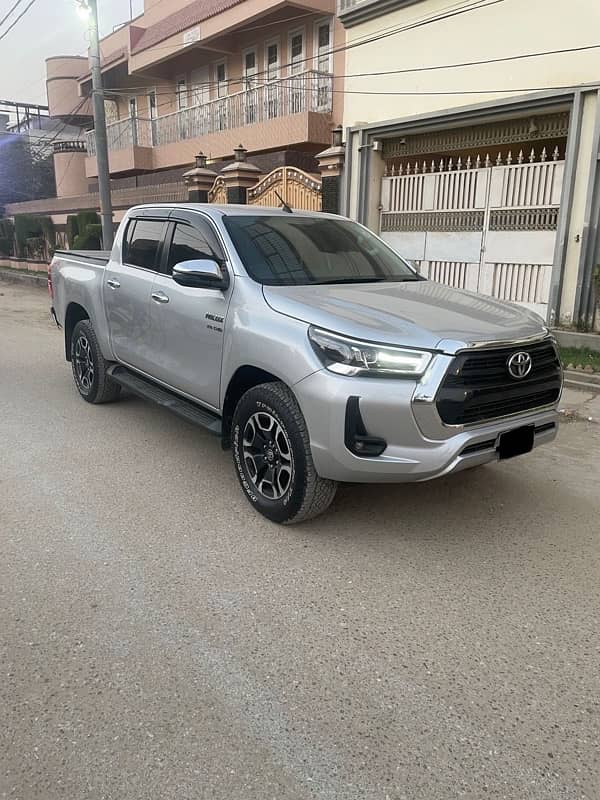 Toyota Hilux 2021 Revo 1