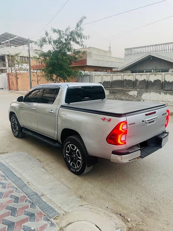 Toyota Hilux 2021 Revo 6