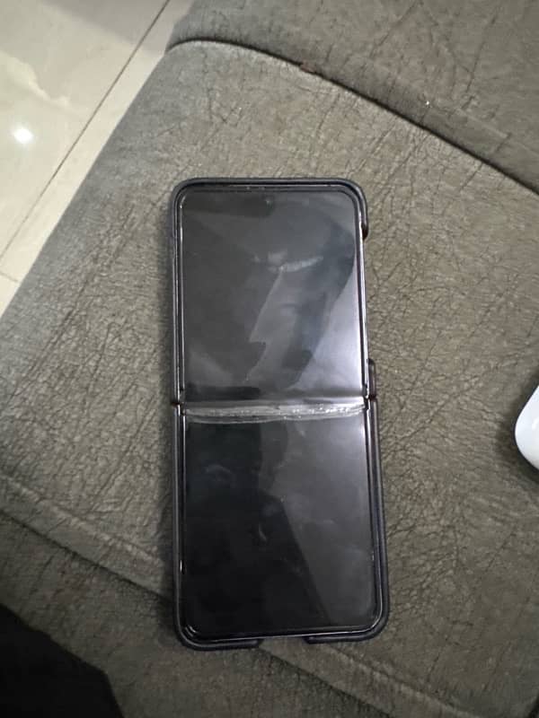 Samsung Z Flip 4 | PTA approved | Screen damage 0