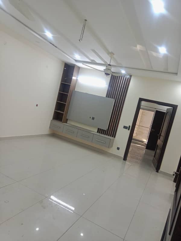 FACING PARK HOT LOCATION 10 MARLA UPPER PORTION AVAILABLE FOR RENT IN LDA AVENUE - BLOCK J 80 FEET WIDE ROAD 0