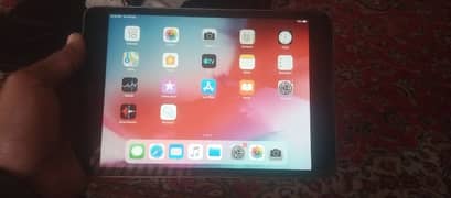 "Apple iPad Mini 2 (32GB, WiFi) – Excellent Condition 9/10