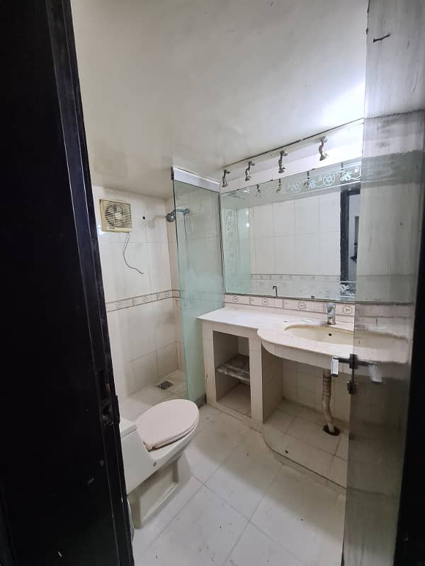 10MARLA TILE MARBLE FLOORING LOWER PORTION FOR RENT IN ALLAMA IQBAL TOWN 5