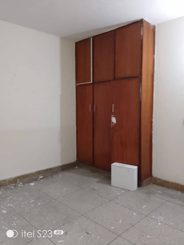 10MARLA MARBLE CHIPS FLOORING UPPER PORTION FOR RENT IN ALLAMA IQBAL TOWN 3