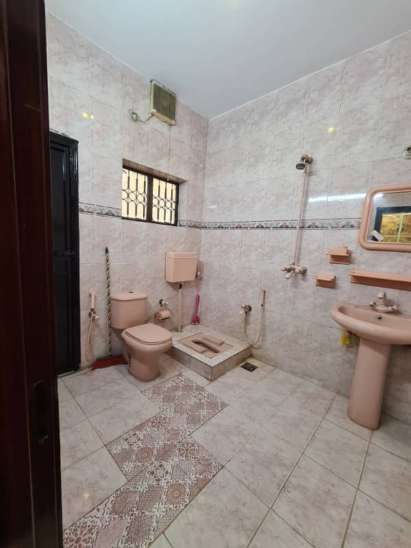 10MARLA NEW TILE FLOORING UPPER PORTION FOR RENT IN ALLAMA IQBAL TOWN 10