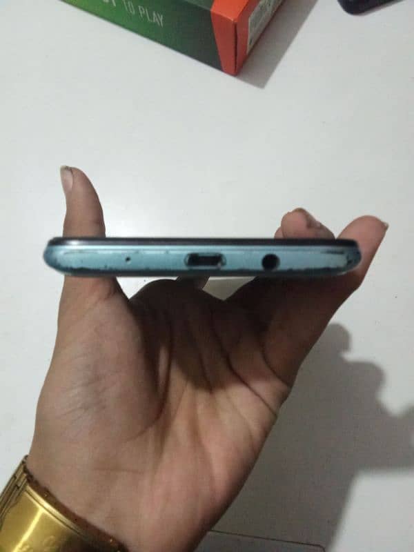 Infinix hot 10 play 4/64 3