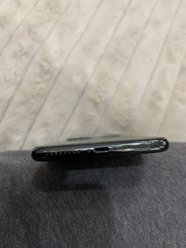 Used iPhone 11 Pro Max 2