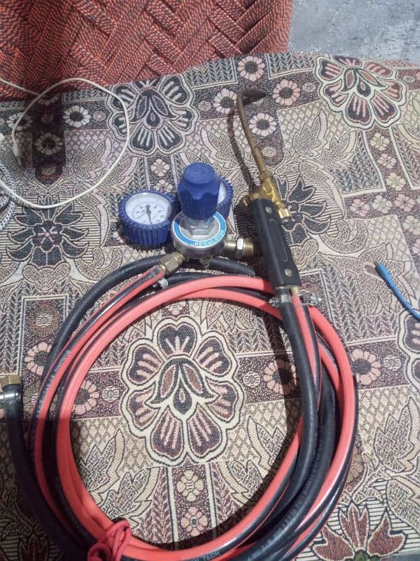 welding set include gauges regulator and pipes torch 1