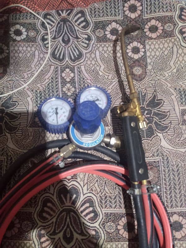 welding set include gauges regulator and pipes torch 2